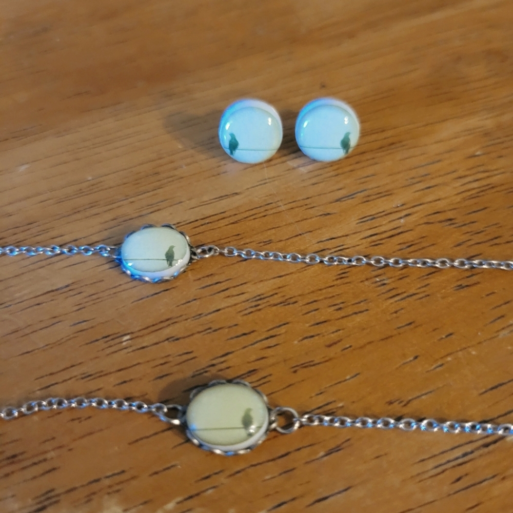 Elegant Bird On A Wire Silver and Green Jewelry Set